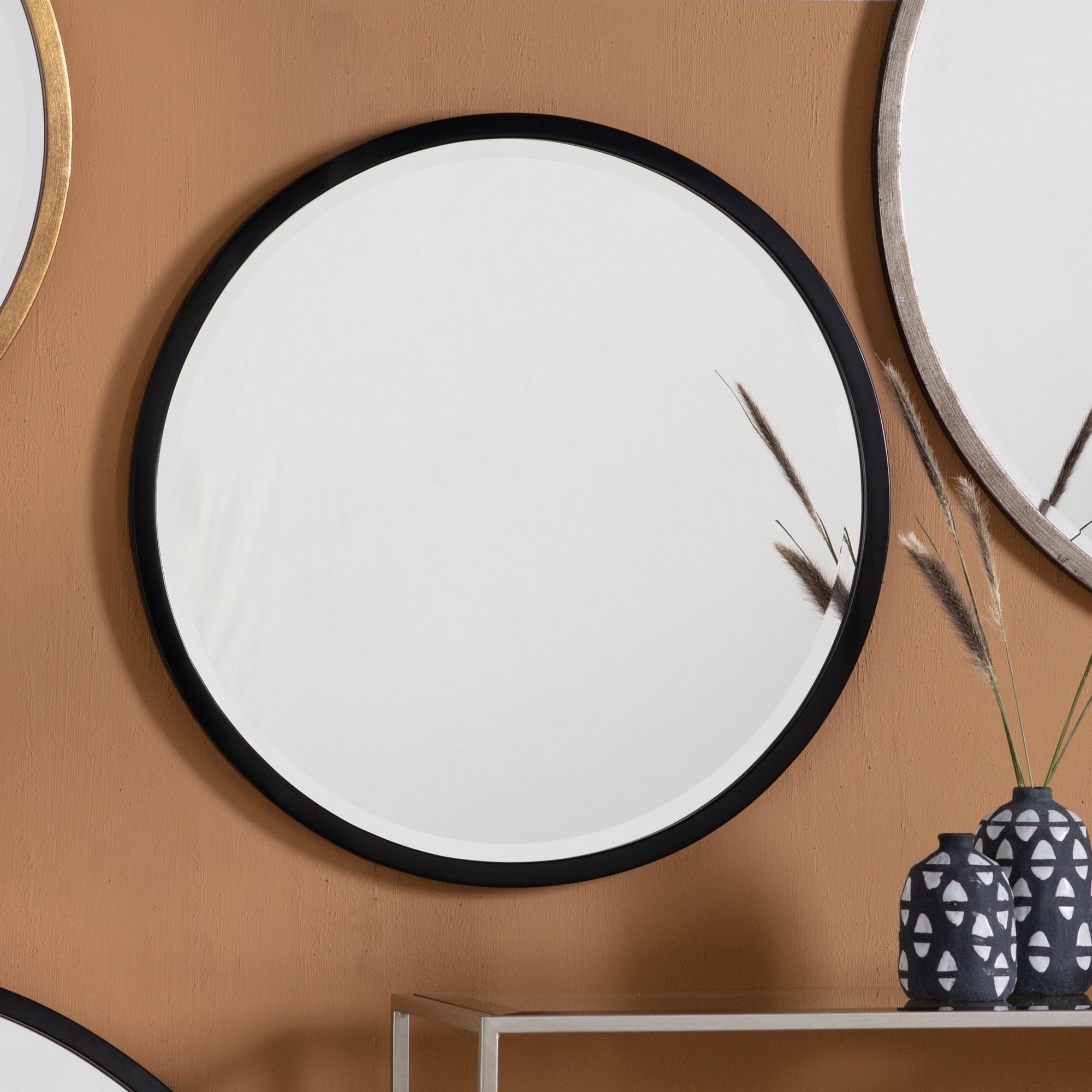 Luxe Tapi Harriet Round Mirror In Black